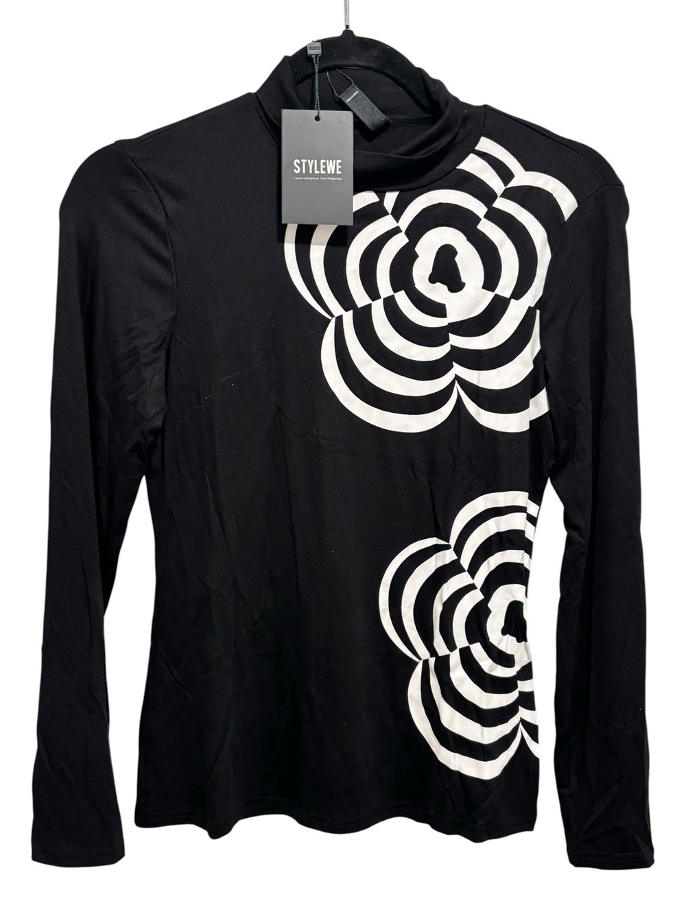 STYLEWE Black Top with White Graphic